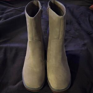 Rouge! Women’s Beige Heeled Boots